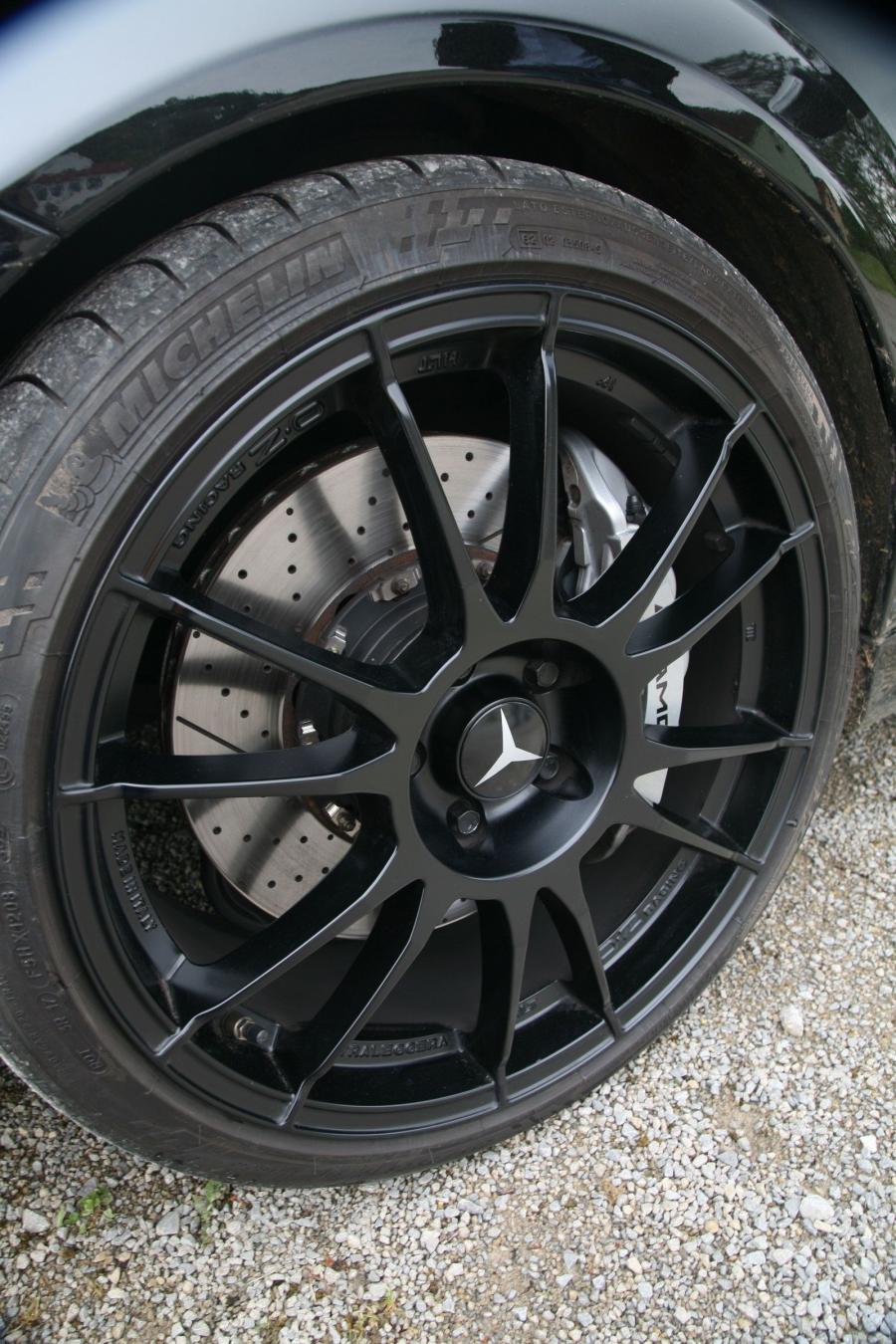  Mercedes-Benz C63 AMG by Edo Competition 2009 года  (фото 17 из 26)
